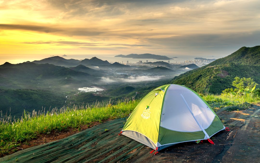 Expert Tips on Selecting Camping Tents and Sleeping Bags